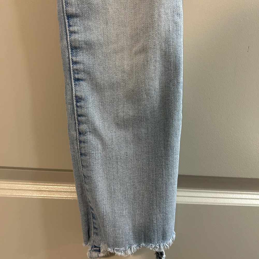 MOTHER The Insider Crop Step Chew light wash jeans - Picture 3 of 9